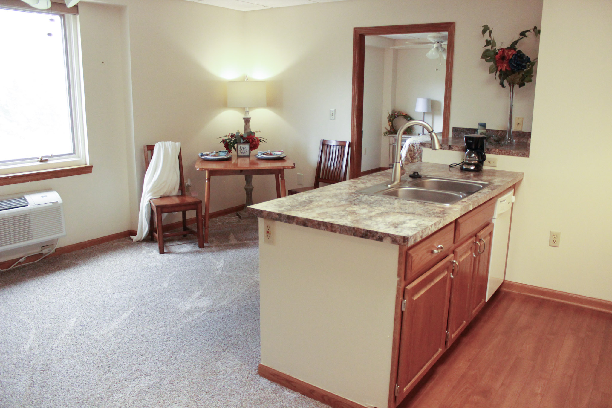 IL Kitchen dining nook