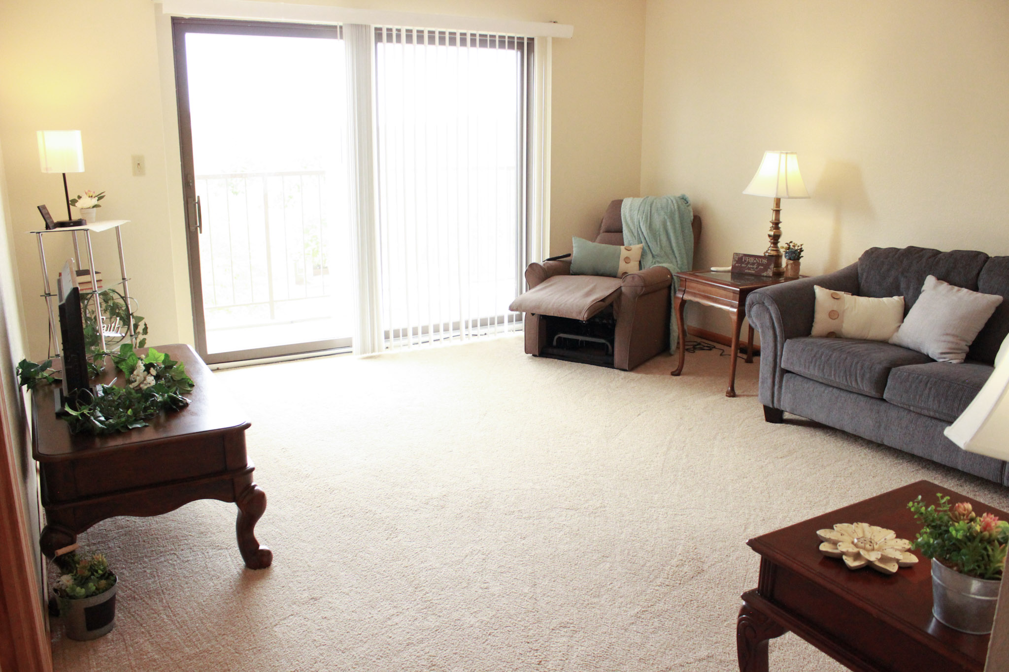 IL Living room whole room IL Living room whole room