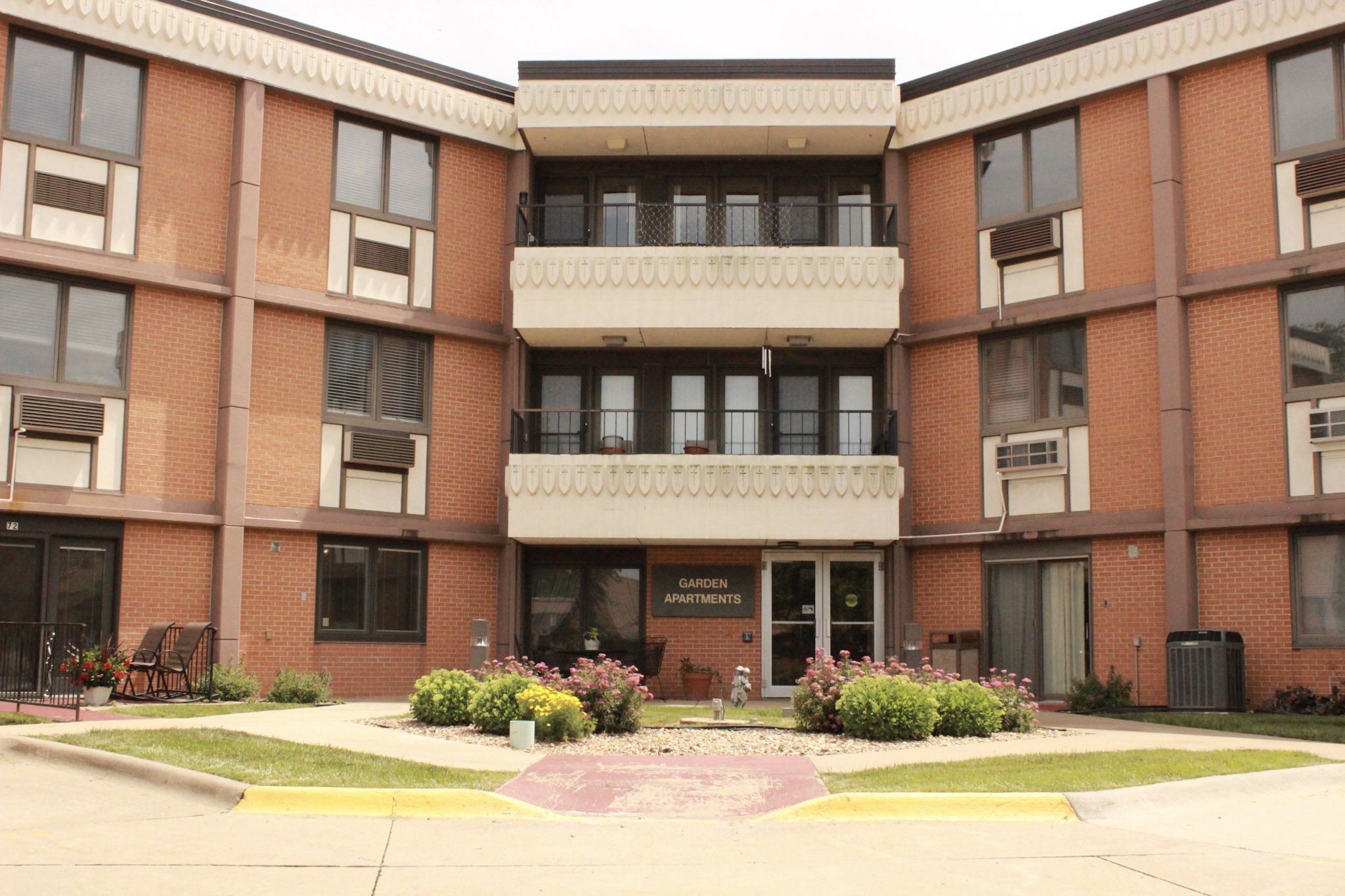 garden apartments wide